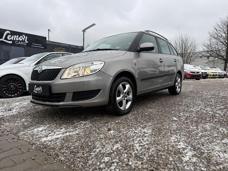 Grau Gebraucht 2012 Skoda Fabia Kombi | 5.990 € (Fairer Preis) - Bild 1/4