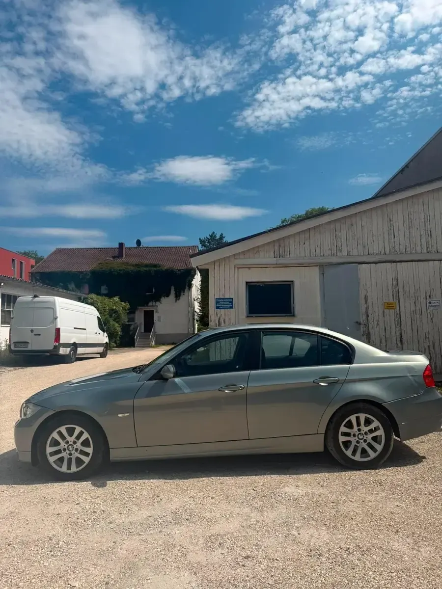 Gebraucht BMW 318 143 PS (105 kW) 2007 Silber Limousine