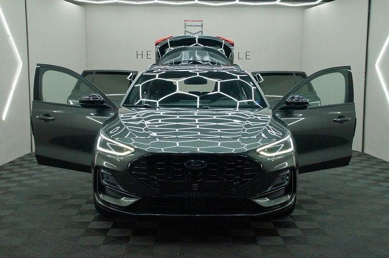 Gebraucht Ford Focus ST-Line X 155 PS (114 kW) 2025 Grau Limousine