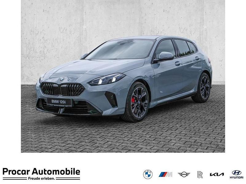 M brooklyn grau metallic Gebraucht 2025 BMW 120 M Sport Kleinwagen | 37.999 € (Fairer Preis) - Bild 1/4