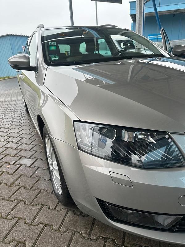 Gebraucht Skoda Octavia Ambition 150 PS (110 kW) 2014 Grau Kleinwagen
