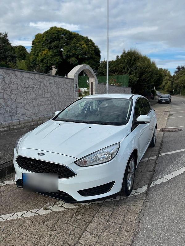 Weiß Gebraucht 2017 Ford Focus Kombi | 9.000 € (Superpreis) - Bild 1/4