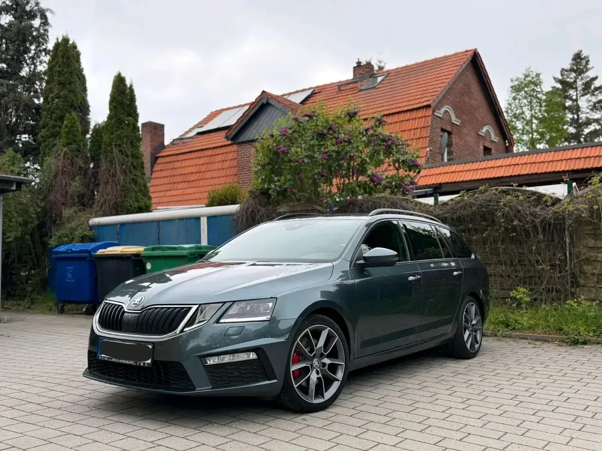 Gebraucht Skoda Octavia vRS 184 PS (135 kW) 2017 Schwarz Kombi