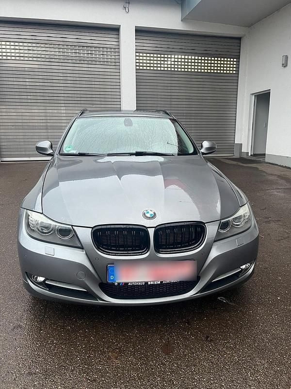 Gebraucht BMW 320 184 PS (135 kW) 2012 Grau Kombi