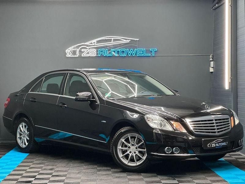 Schwarz Gebraucht 2010 Mercedes E200 Limousine | 8.990 € (Guter Preis) - Bild 1/4