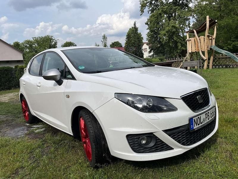 Weiß Gebraucht 2010 Seat Ibiza FR Limousine | 4.999 € (Fairer Preis) - Bild 1/4