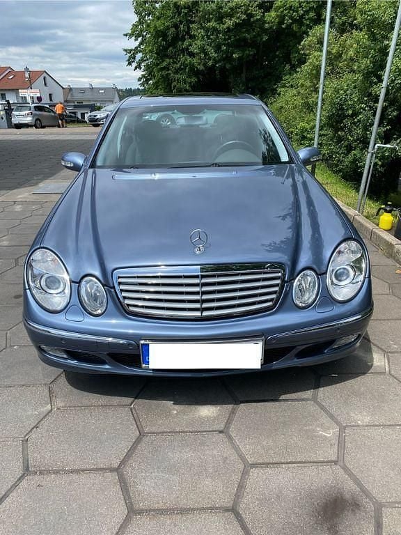 Gebraucht Mercedes E500 Elegance 306 PS (225 kW) 2004 Blau Limousine