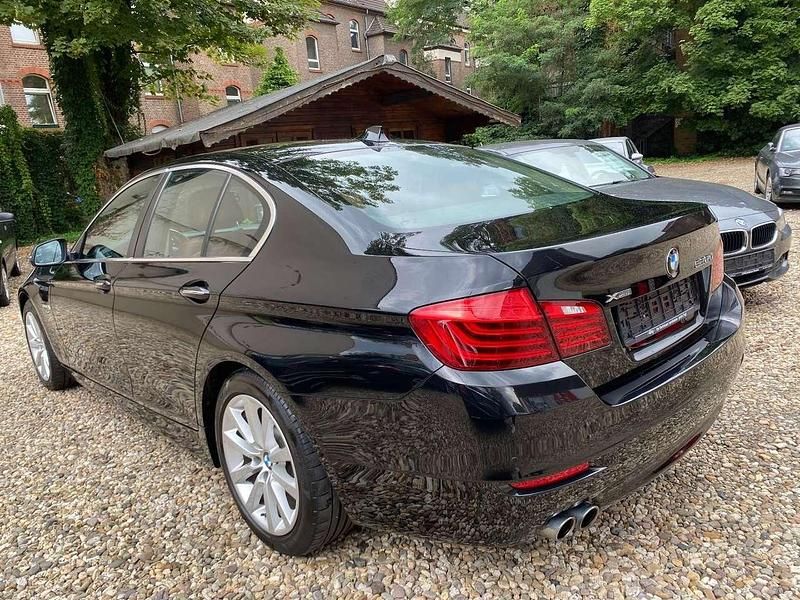 Gebraucht BMW 520 190 PS (139 kW) 2015 Black sapphire metallic Limousine