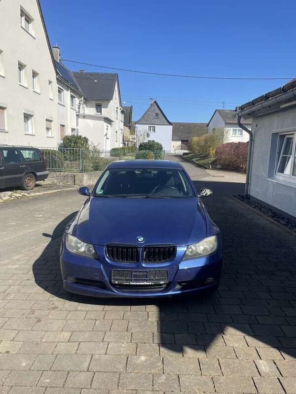 Blau Gebraucht 2007 BMW 318 Limousine | 3.500 € (Guter Preis) - Bild 1/4