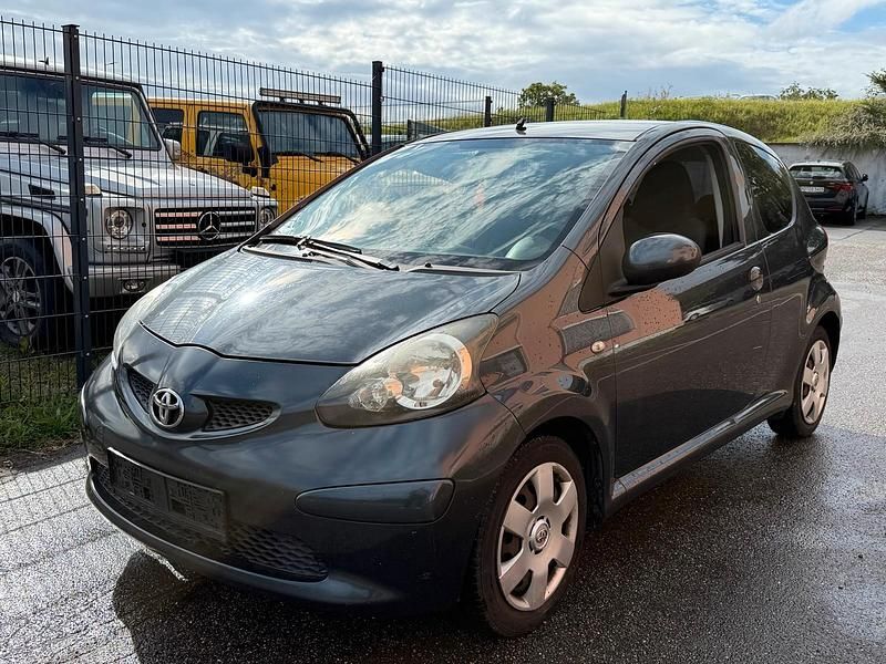 Gebraucht Toyota Aygo 68 PS (50 kW) 2007 Grau Kleinwagen