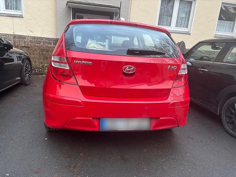 Gebraucht Hyundai i30 109 PS (80 kW) 2010 Rot Limousine