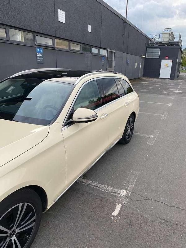 Gebraucht Mercedes E220 197 PS (144 kW) 2023 Kombi