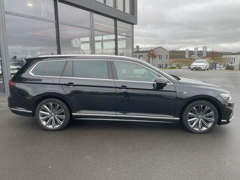 Gebraucht VW Passat R-line 200 PS (147 kW) 2022 Deep black Kombi