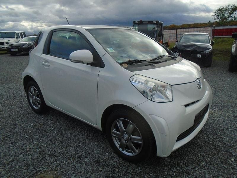 Używany Toyota iQ 68 KM (50 kW) 2012 Biały Hatchback