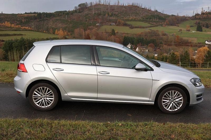 Grau Gebraucht 2014 VW Golf VII Cup Limousine | 9.400 € (Fairer Preis) - Bild 1/4