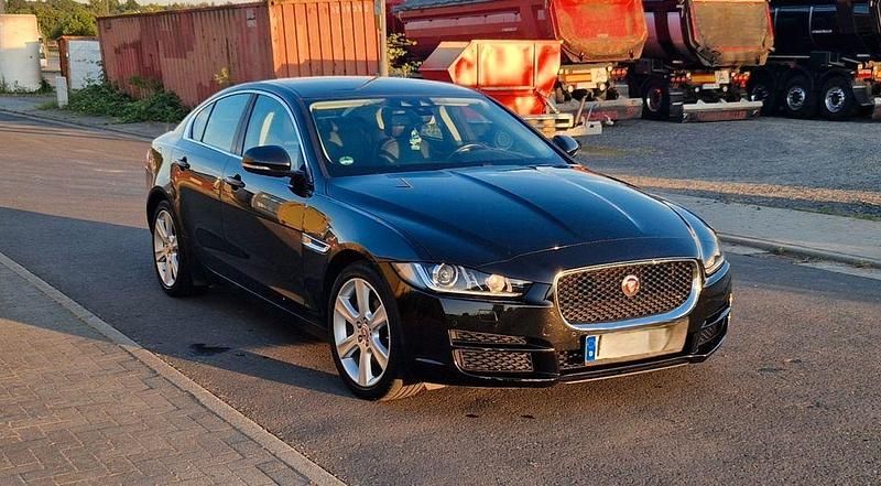 Schwarz Gebraucht 2016 Jaguar XE Prestige Limousine | 16.900 € (Fairer Preis) - Bild 1/4