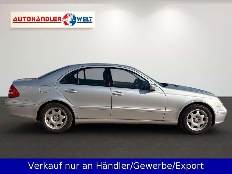 Gebraucht Mercedes E200 163 PS (119 kW) 2006 Silber Limousine