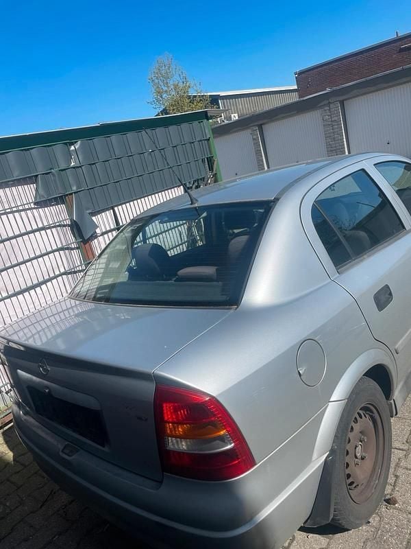 Gebraucht Opel Astra 75 PS (55 kW) 1997 Silber Limousine
