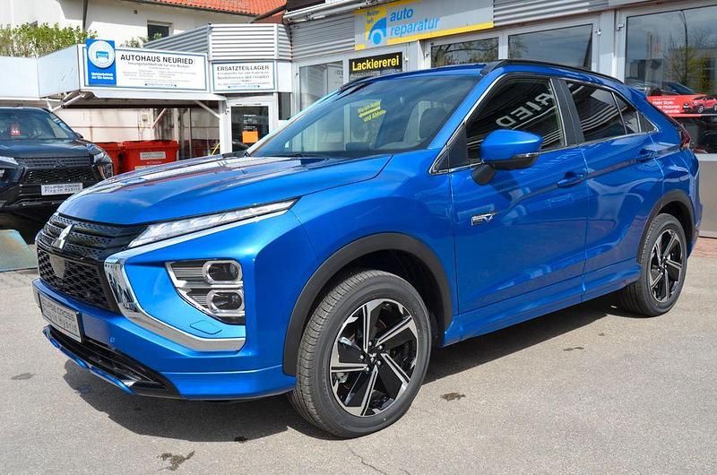 Gebraucht Mitsubishi Eclipse Cross Plus 188 PS (138 kW) 2024 Blau SUV