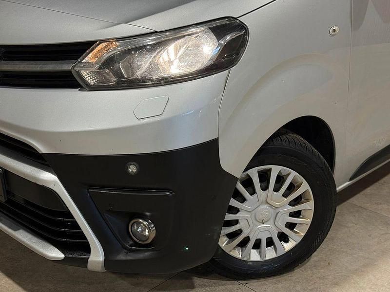 Gebraucht Toyota Proace 122 PS (89 kW) 2020 Silber Van / Kleinbus