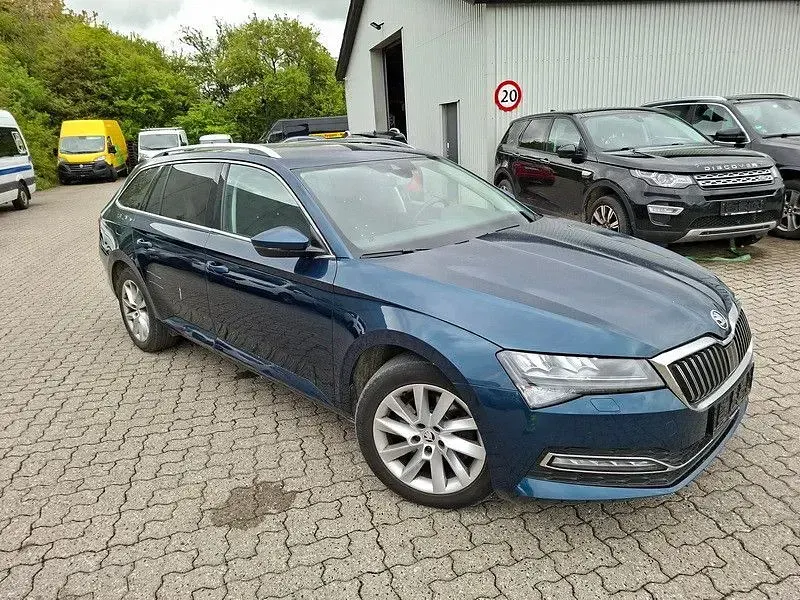 Gebraucht Skoda Superb Style 150 PS (110 kW) 2022 Blau Kombi