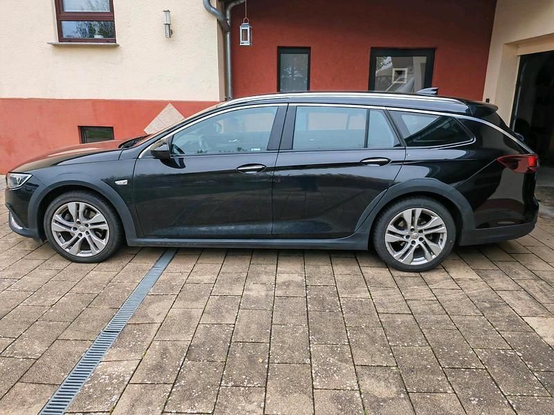 Schwarz Gebraucht 2018 Opel Insignia Country Tourer Kombi | 10.999 € (Fairer Preis) - Bild 1/4