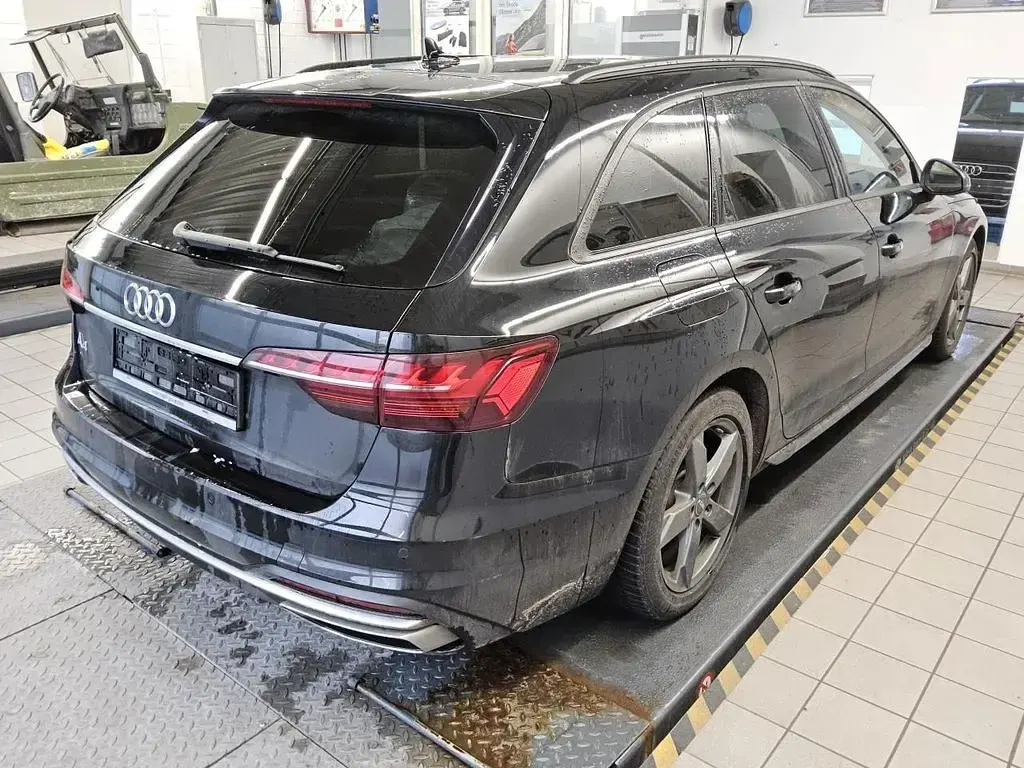 Gebraucht Audi A4 Advanced Plus 204 PS (150 kW) 2023 Mythosschwarz Kombi