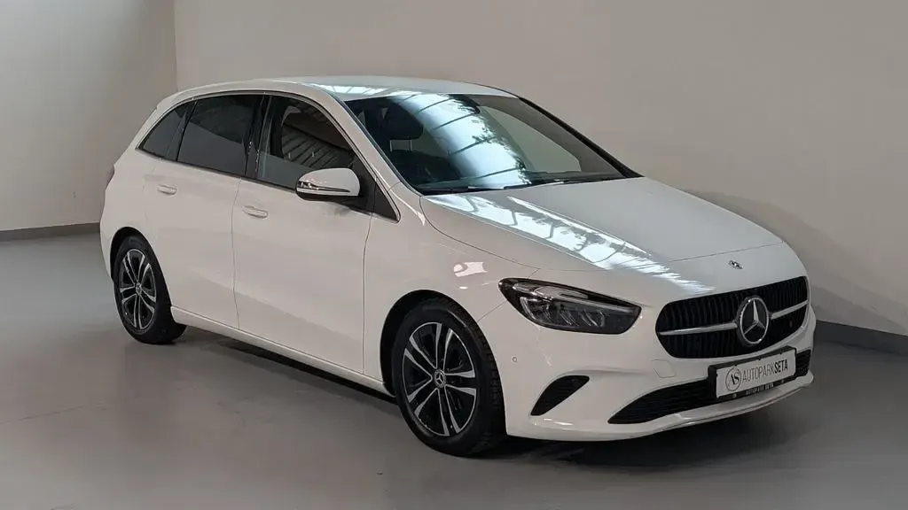 Gebraucht Mercedes B220 190 PS (139 kW) 2023 Weiß Kleinwagen
