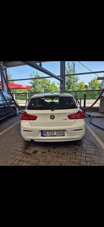 Gebraucht BMW 118 Advantage 136 PS (100 kW) 2015 Weiß Kleinwagen