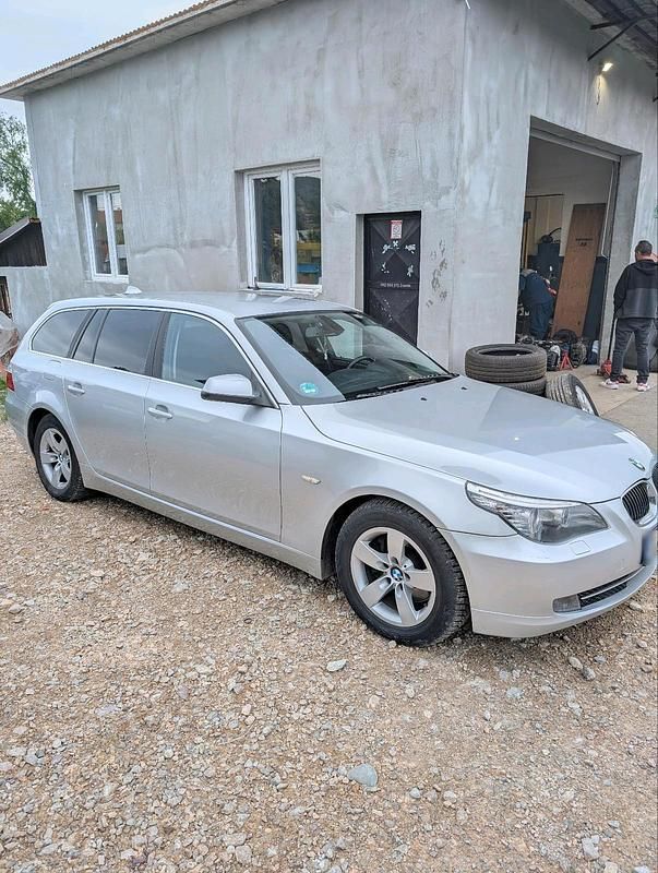 Gebraucht BMW 525 197 PS (144 kW) 2009 Silber Kombi