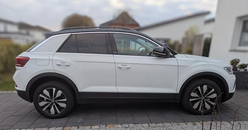 Gebraucht VW T-Roc Move 110 PS (80 kW) 2023 Weiß SUV