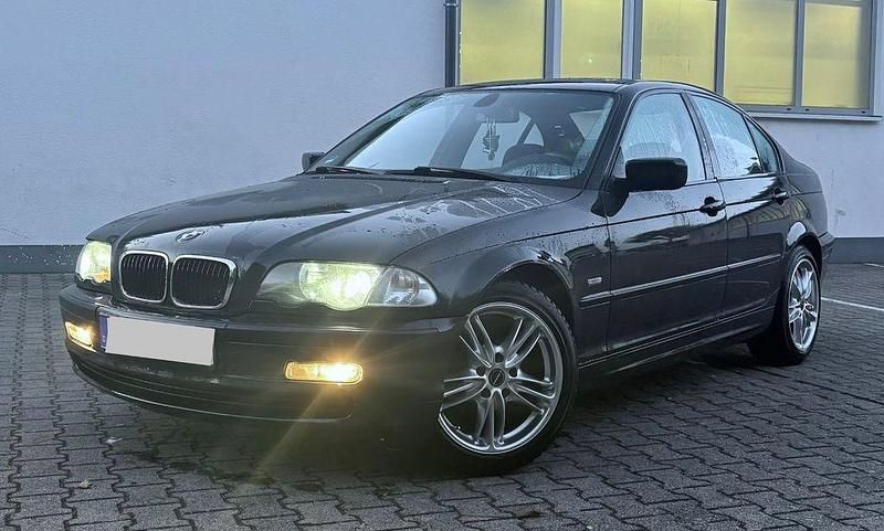 Schwarz Gebraucht 2000 BMW 318 Limousine | 2.900 € (Fairer Preis) - Bild 1/4