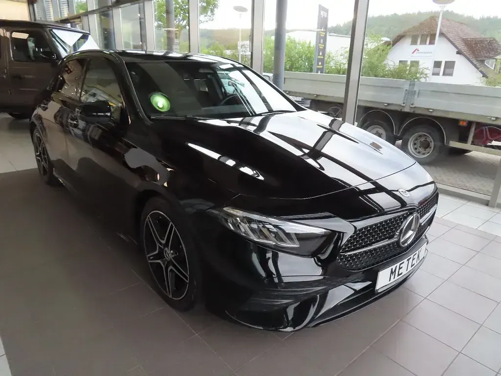 Gebraucht Mercedes A200 AMG 150 PS (110 kW) 2025 Nachtschwarz Limousine