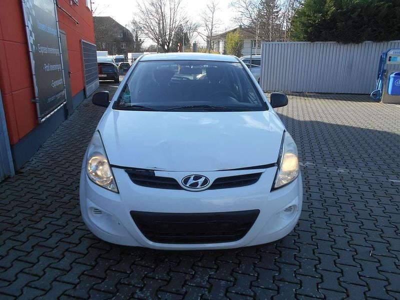 Gebraucht Hyundai i20 Classic 86 PS (63 kW) 2013 Weiß Kleinwagen