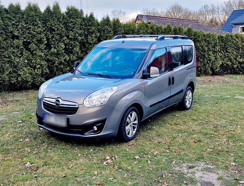Gebraucht Opel Combo Edition 105 PS (77 kW) 2012 Van / Kleinbus