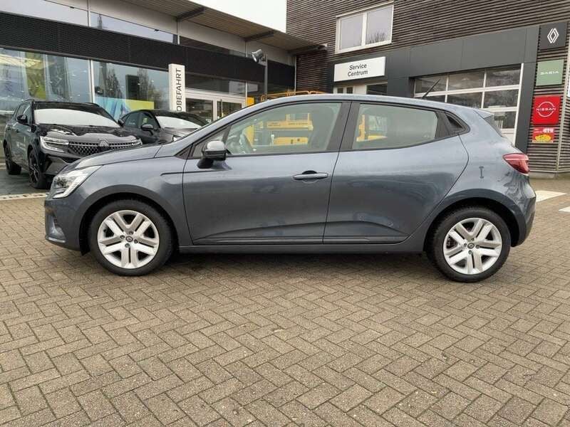 Używany Renault Clio V SE 67 KM (49 kW) 2022 Szary Sedan/Limuzyna