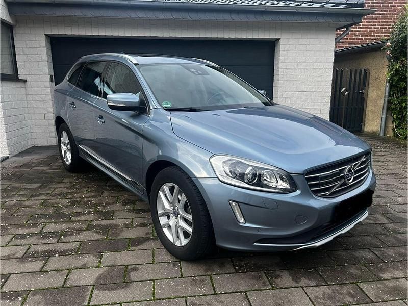 Blau Gebraucht 2017 Volvo XC60 Summum SUV | 25.800 € (Fairer Preis) - Bild 1/4