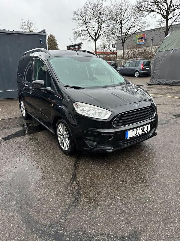 Gebraucht Ford Tourneo Courier Titanium 101 PS (74 kW) 2016 Iridiumschwarz metallic Van / Kleinbus
