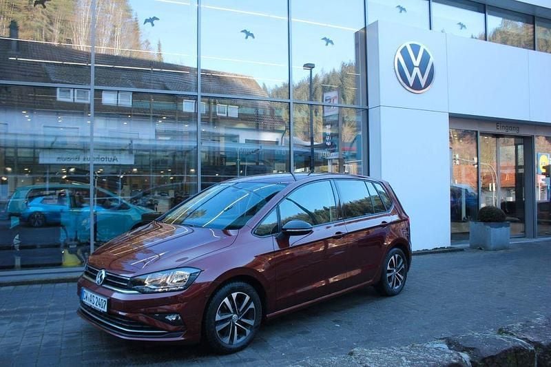 Gebraucht VW Golf VII Comfortline 150 PS (110 kW) 2020 Cranberry red metallic Limousine
