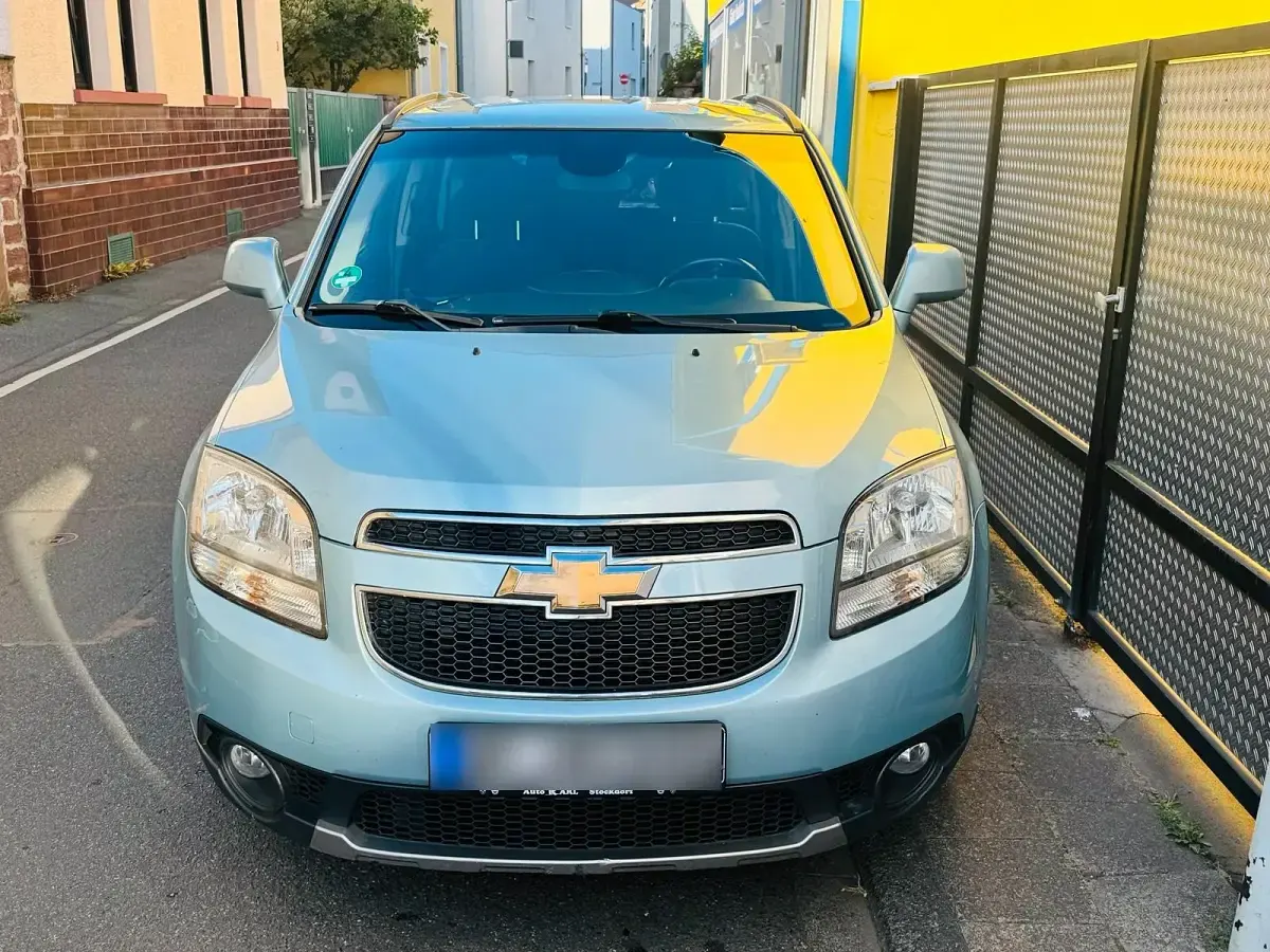 Gebraucht Chevrolet Orlando 163 PS (119 kW) 2011 Blau Van / Kleinbus