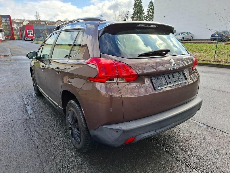 Gebraucht Peugeot 2008 Active 120 PS (88 kW) 2014 Braun SUV
