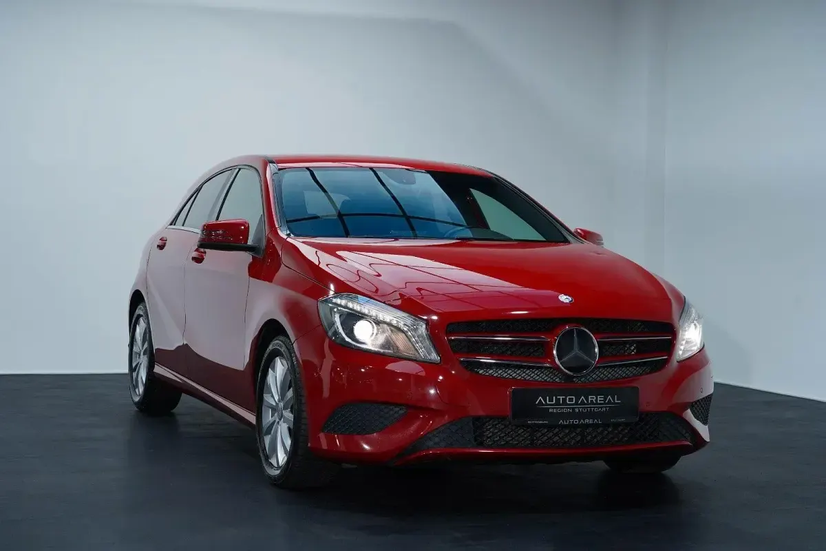 Gebraucht Mercedes A180 122 PS (89 kW) 2015 Rot Kleinwagen
