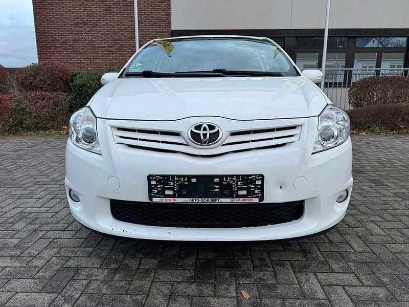 Weiß Gebraucht 2010 Toyota Auris Life+ Limousine | 3.699 € (Guter Preis) - Bild 1/4