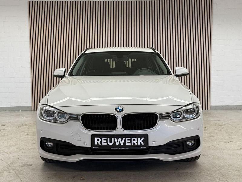 Gebraucht BMW 318 150 PS (110 kW) 2019 Mineralweiss metallic Kombi