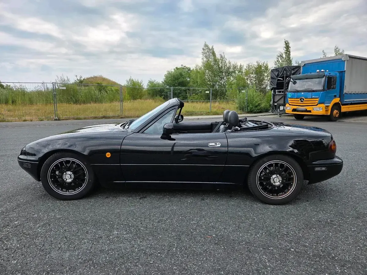 Gebraucht Mazda MX5 131 PS (96 kW) 1995 Schwarz Cabrio