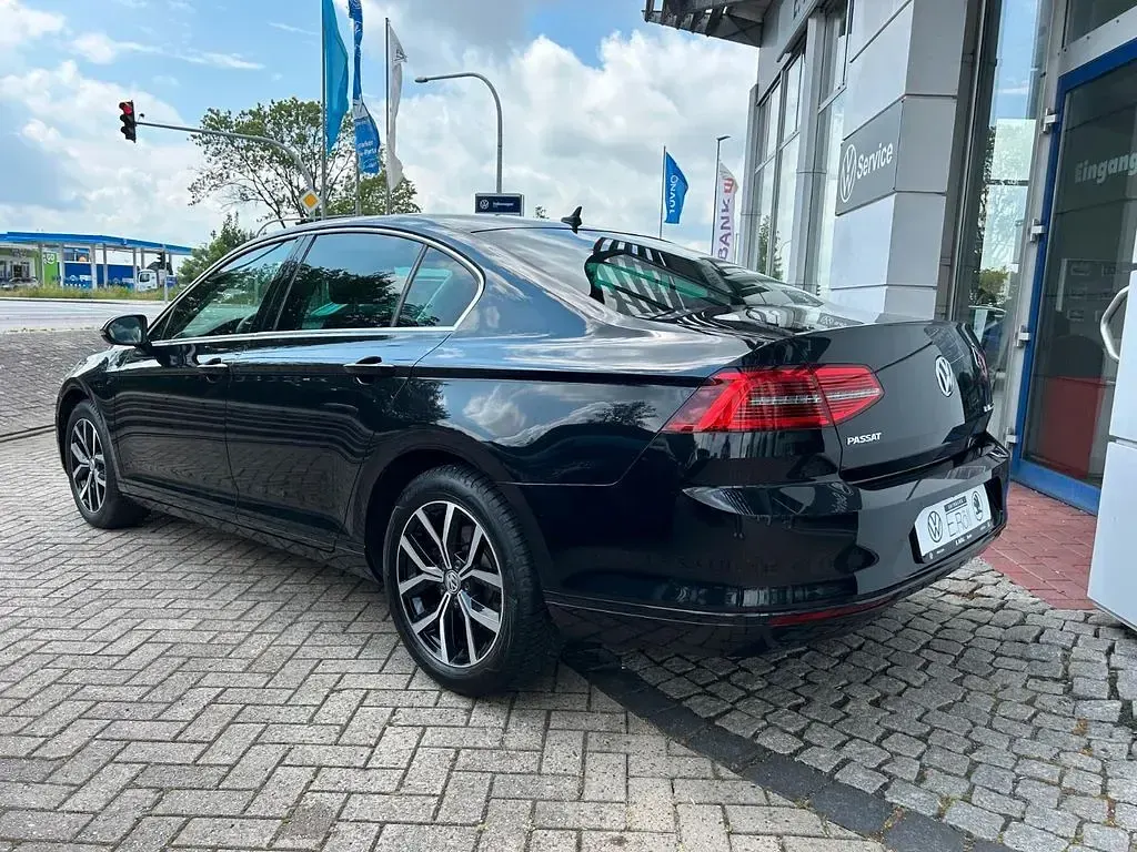 Gebraucht VW Passat Comfortline 150 PS (110 kW) 2017 Schwarz Limousine