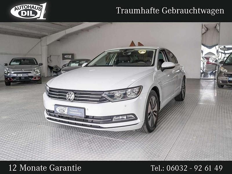 Weiß Gebraucht 2018 VW Passat Limousine | 13.850 € (Guter Preis) - Bild 1/4