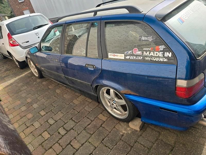 Gebraucht BMW 320 Basis 150 PS (110 kW) 1997 Blau Kombi