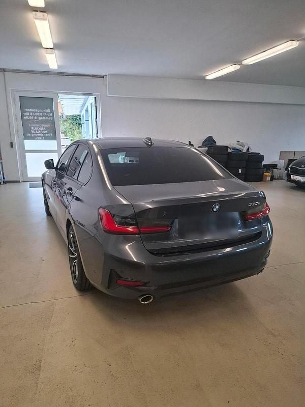 Gebraucht BMW 330e 180 PS (132 kW) 2019 Grau Limousine