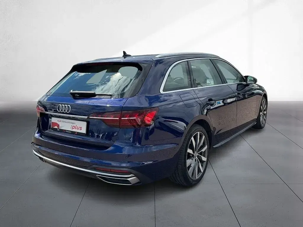 Używany Audi A4 Advanced 286 KM (210 kW) 2023 Niebieski Kombi